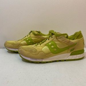 Saucony women’s lime size 10 shadow 5000